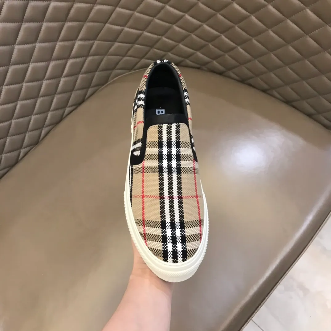 Men's Men's Shoes💰380 B's Couple Style Classic low-top sneakers are reinterpreted with Vintage retro plaid cotton material and decorated with a new brand logo. First-layer cowhide lining, embossed Burberry logo on the heel, and original TPU outsole! Male 38-44 (45 46 customized)